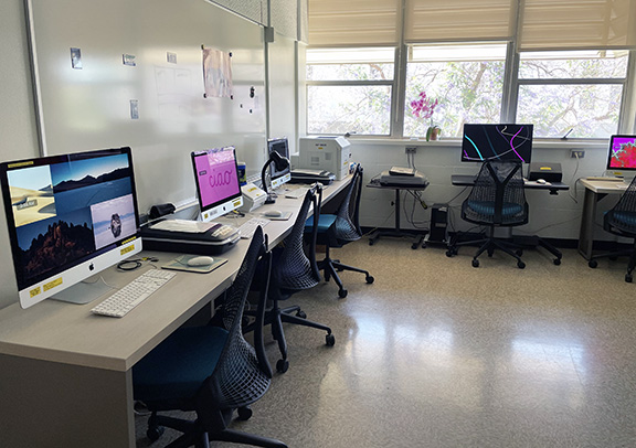faculty computer lab in 212